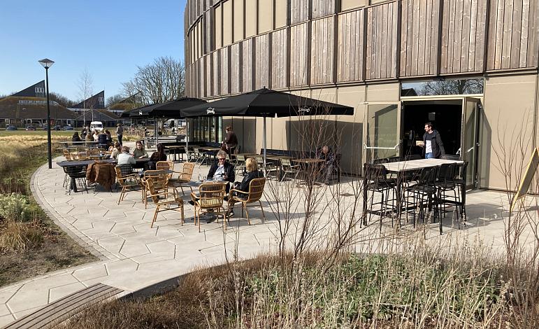 Terras weer open!